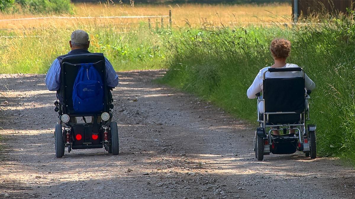 Aplicação de cadeiras de rodas elétricas em unidades de saúde
